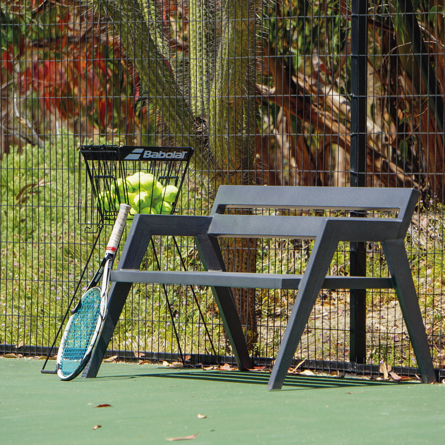 Escaños cancha de tenis, Tonogy