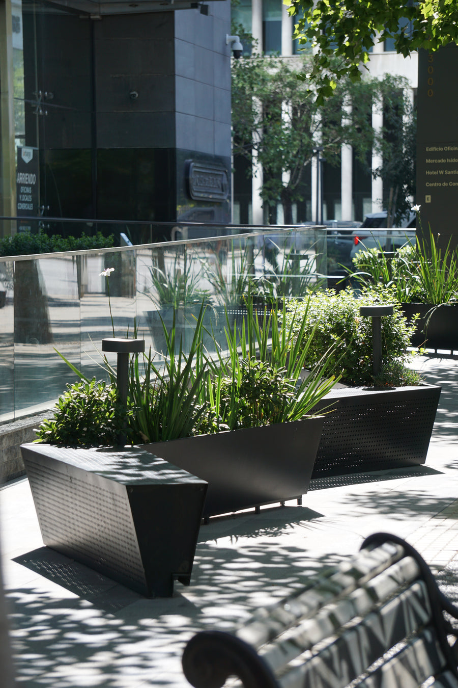 Bancas exterior, Hotel W